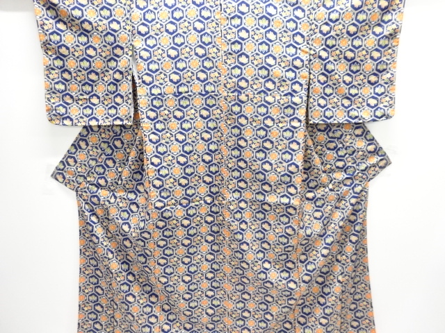 未使用品　花に蝶模様小紋着物